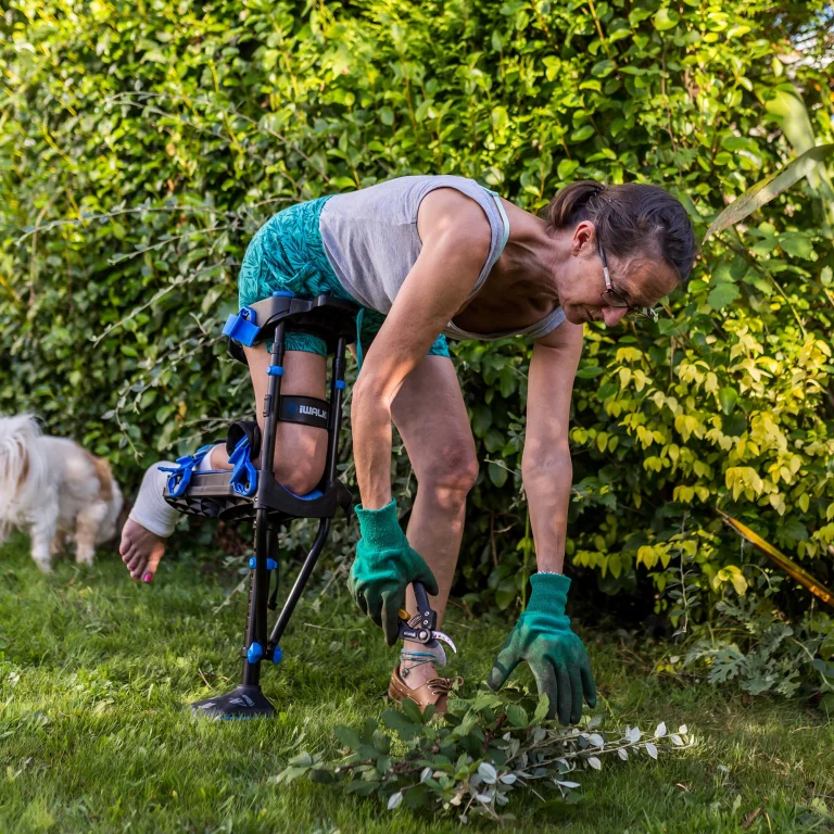 iWALK3_lady does the gardening using the iWALK